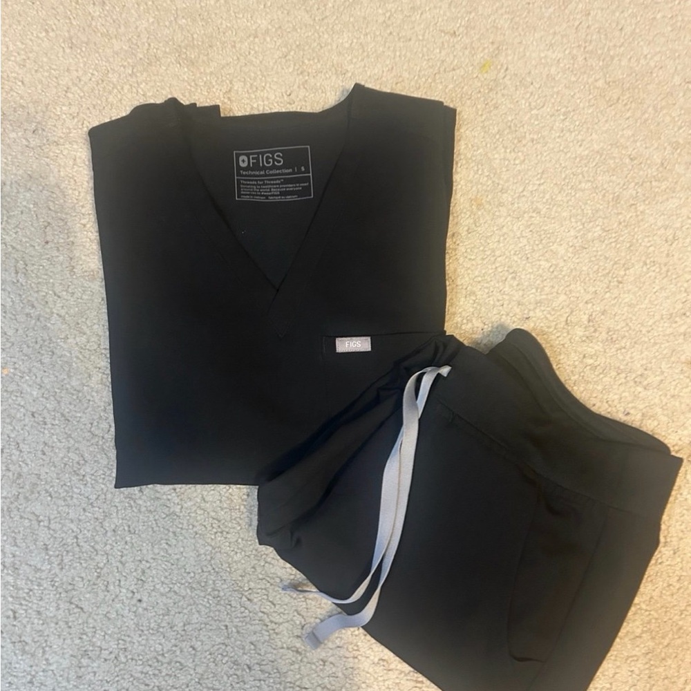 Figs Black Scrub Set